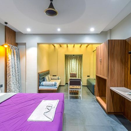 Hotel Vrindavan Deluxe コールハープル エクステリア 写真