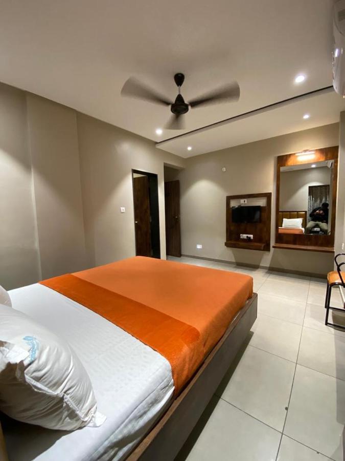 Hotel Vrindavan Deluxe コールハープル エクステリア 写真