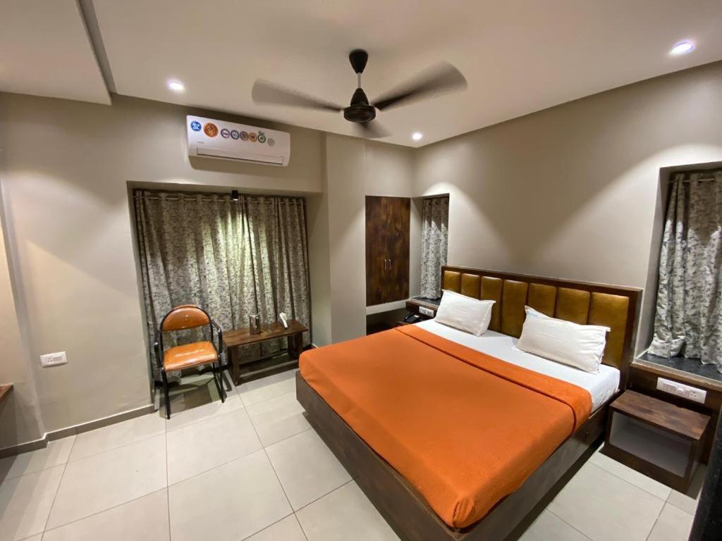 Hotel Vrindavan Deluxe コールハープル エクステリア 写真