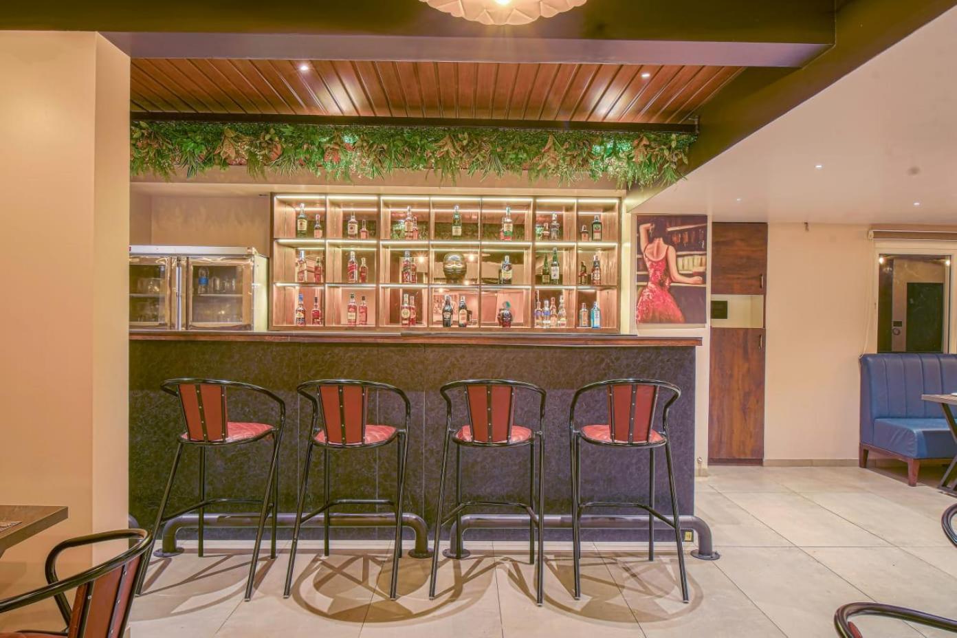 Hotel Vrindavan Deluxe コールハープル エクステリア 写真