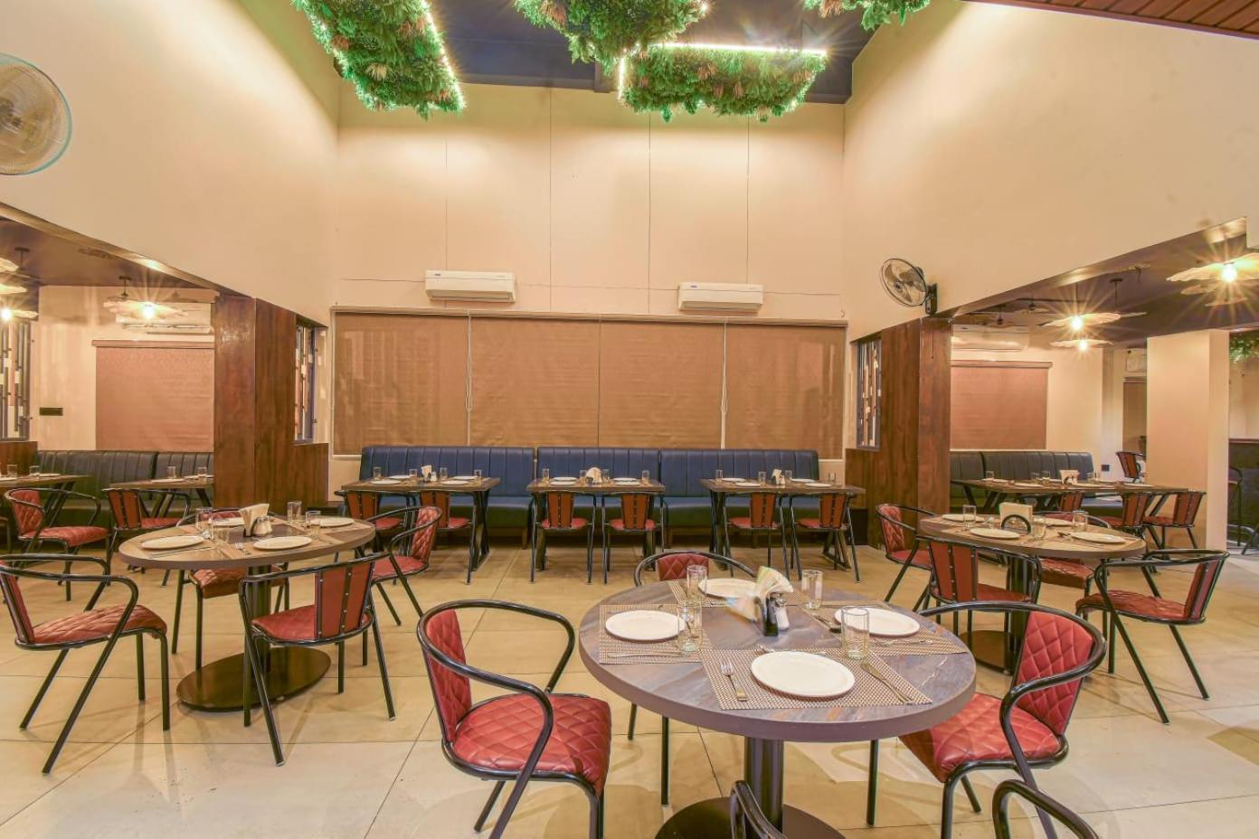 Hotel Vrindavan Deluxe コールハープル エクステリア 写真