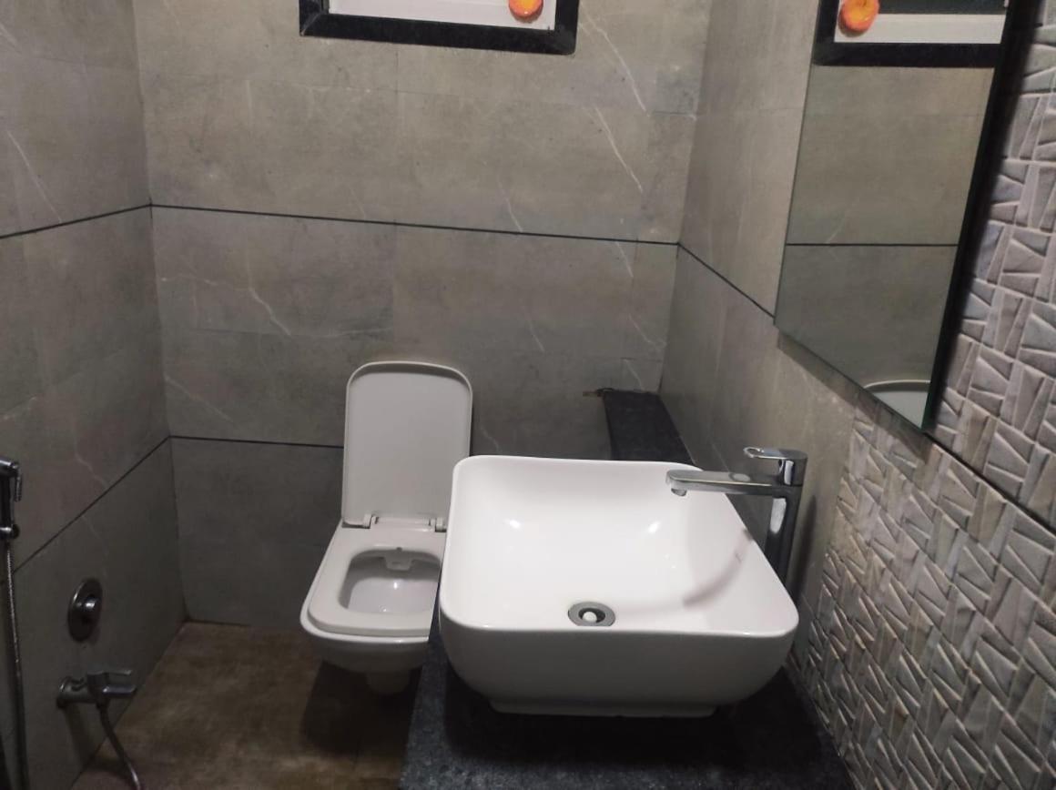 Hotel Vrindavan Deluxe コールハープル エクステリア 写真