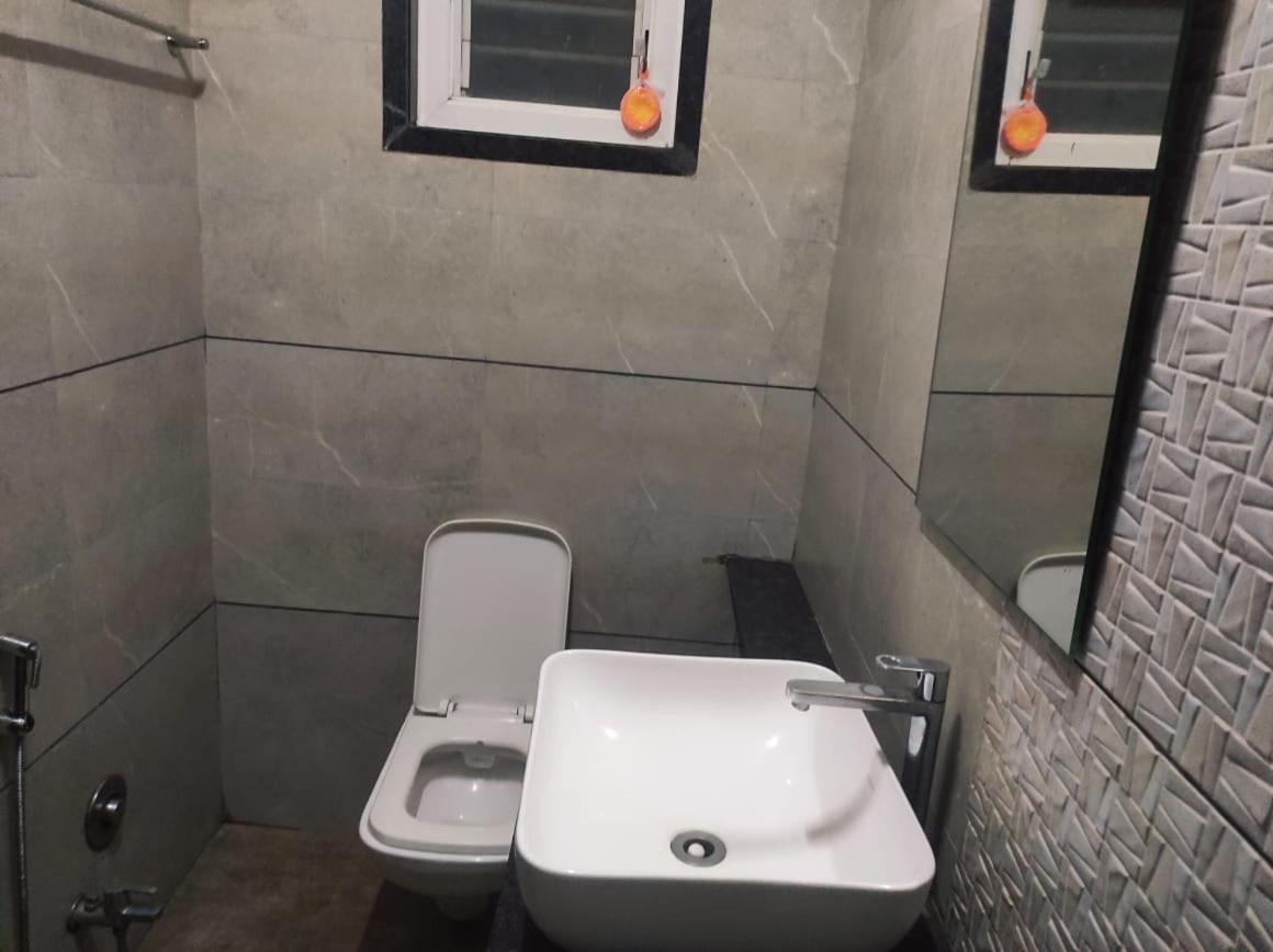 Hotel Vrindavan Deluxe コールハープル エクステリア 写真