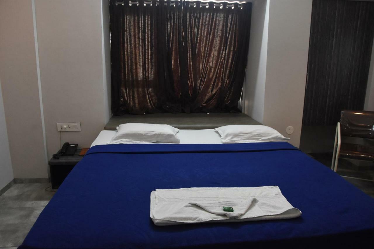 Hotel Vrindavan Deluxe コールハープル エクステリア 写真