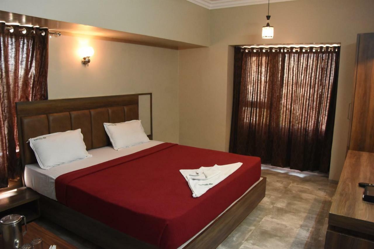 Hotel Vrindavan Deluxe コールハープル エクステリア 写真
