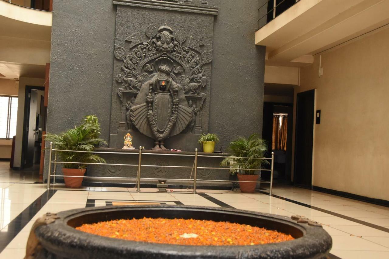 Hotel Vrindavan Deluxe コールハープル エクステリア 写真