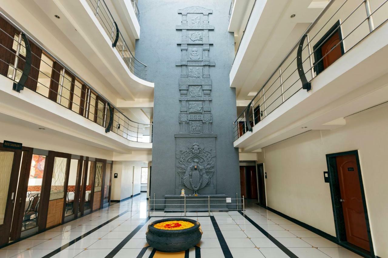 Hotel Vrindavan Deluxe コールハープル エクステリア 写真
