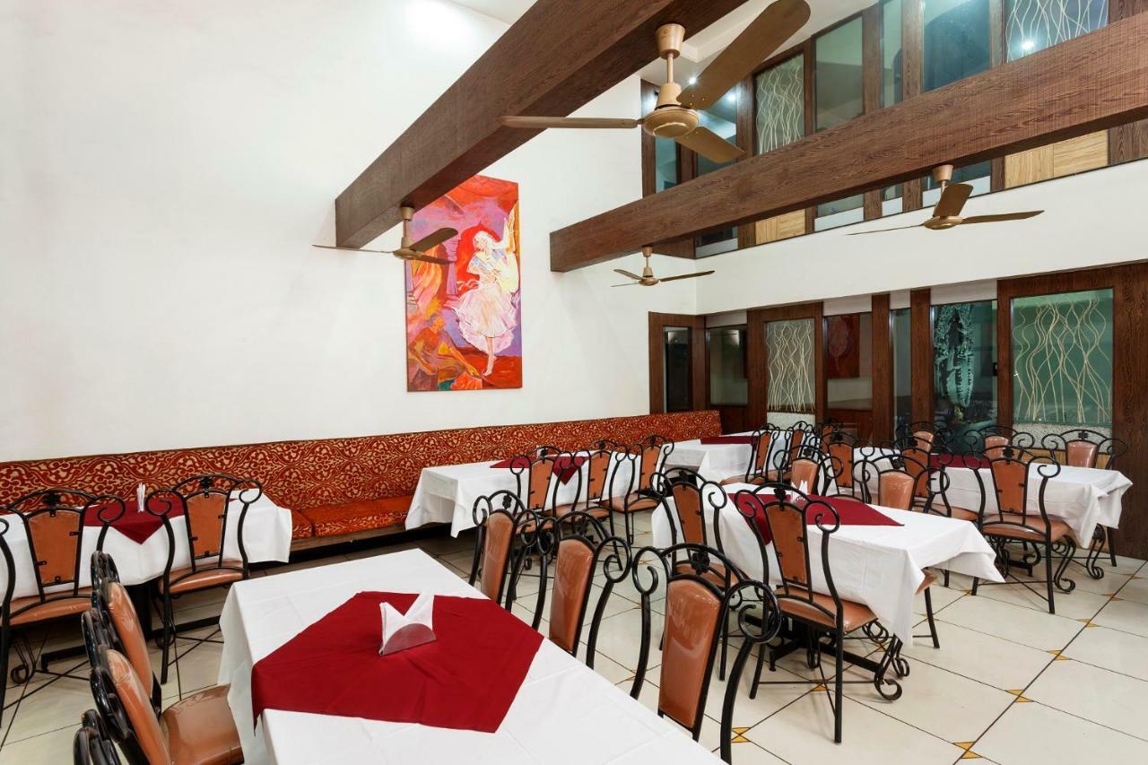 Hotel Vrindavan Deluxe コールハープル エクステリア 写真